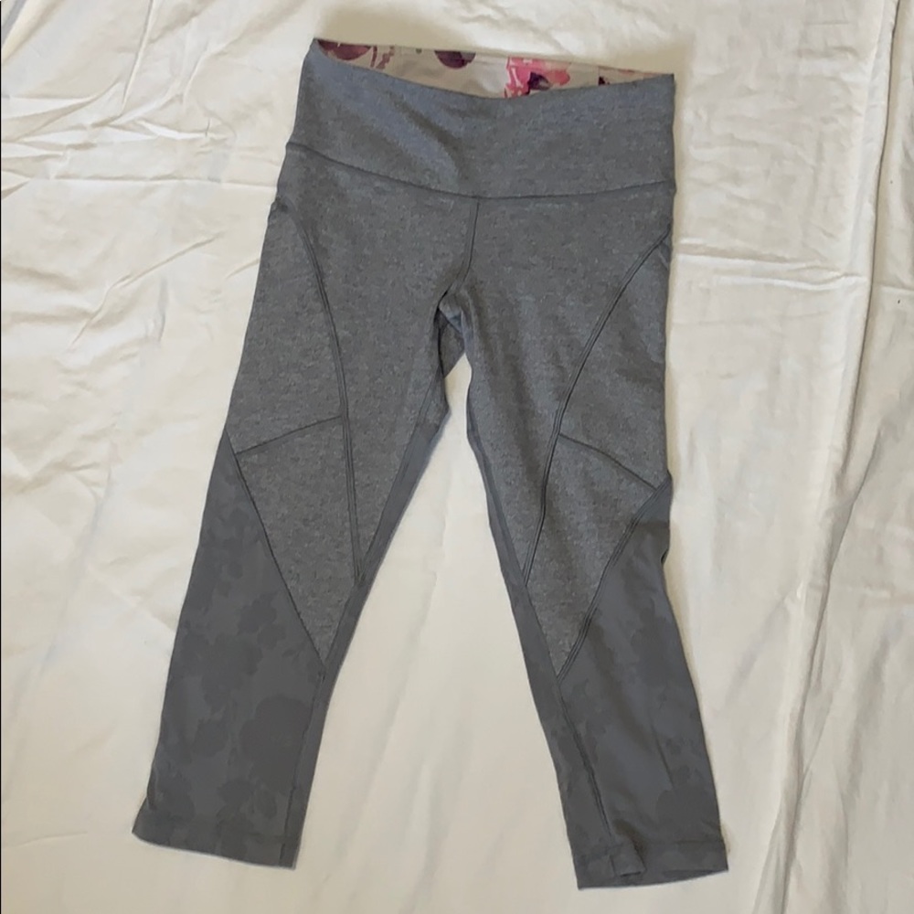 Lululemon Crops w/Floral Mesh & Side Pockets Sz 6